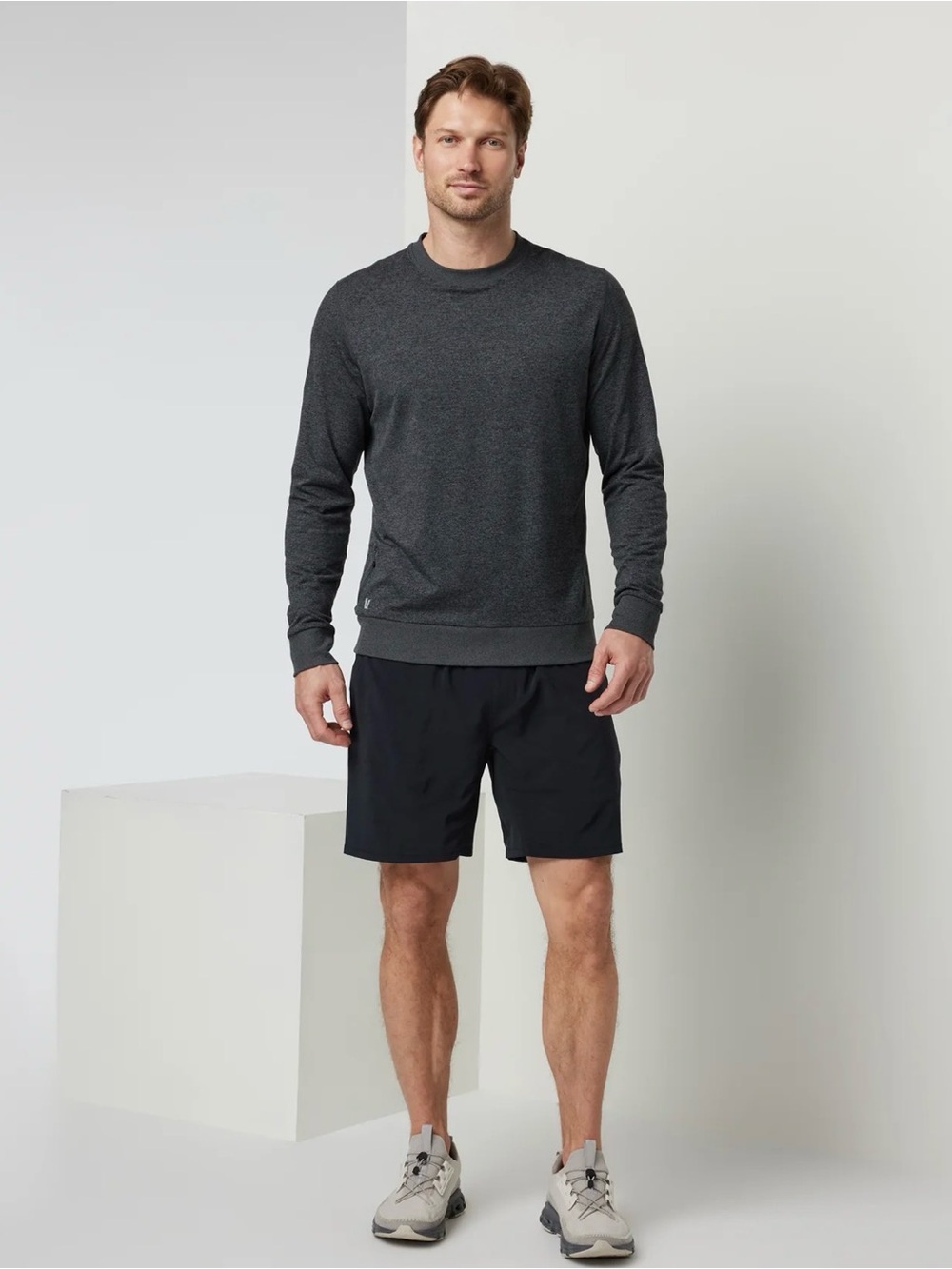Vuori Ponto Performance Crew Charcoal Heather Sweatshirt Men's V224 S Dreamknit - Picture 3 of 12